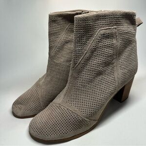 TOMS Booties Lunata Desert Taupe Beige Suede Cut Out Womens Shoes Ankle Boots 12
